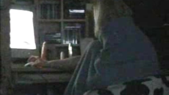 Die vollbusige Tussi Lela filme adulti cu babe Star bekommt ihren Arsch vollgespritzt