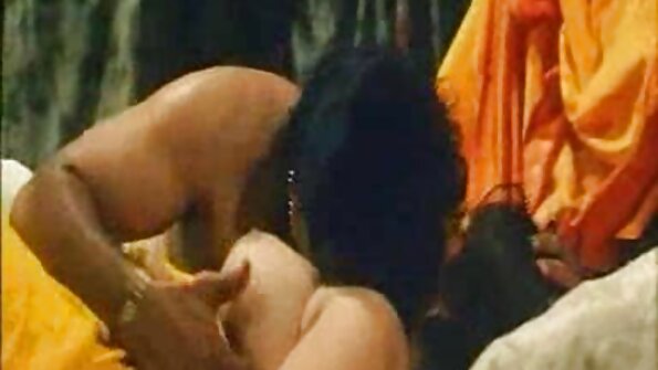 Mama Katy Jane macht aus Massage etwas poze cu babe dezbracate mehr